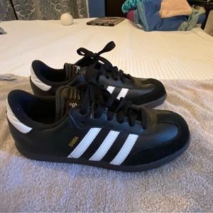 Barely worn Adidas Samba, size 5.5 boys
